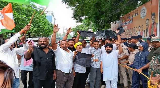 अजीत कुकरेजा, हनी बग्गा समेत 12 कांग्रेस नेताओं पर मामला दर्ज